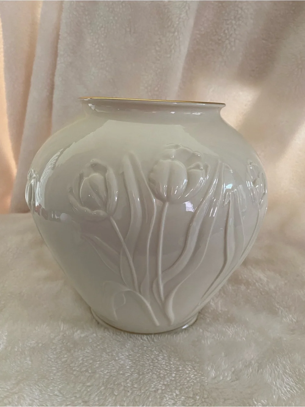 Gorgeous Lenox Cream Tulip Embossed Ceramic Vase with Gold Trim